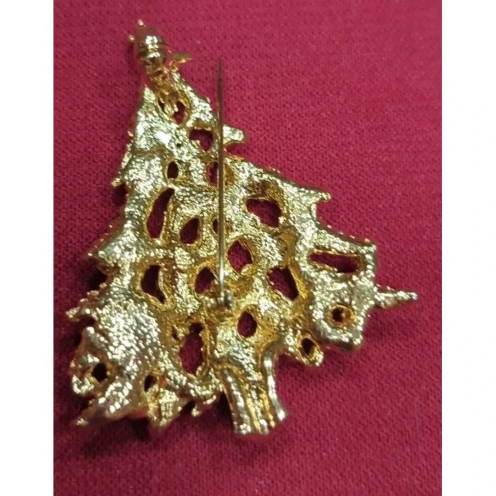 Vintage Christmas Tree Retro Brooch Pin Very Pretty With Colored Stones